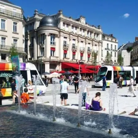Le Cabinet De Curiosite - La Bonne Marienne אנז'ה